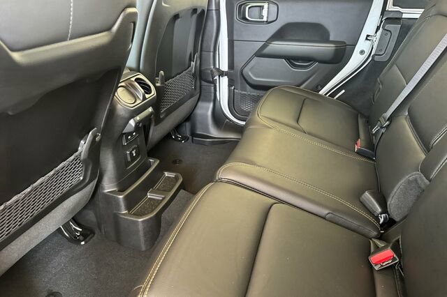 New 2026 Jeep Wrangler Unlimited Sahara AWD/4WD image 9