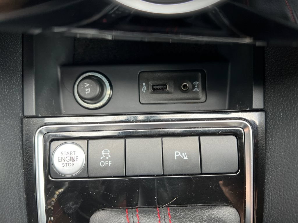 Used 2017 Volkswagen Jetta GLI FWD image 6