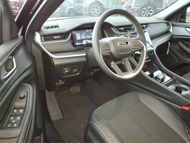 New 2025 Jeep Grand Cherokee L Altitude image 15