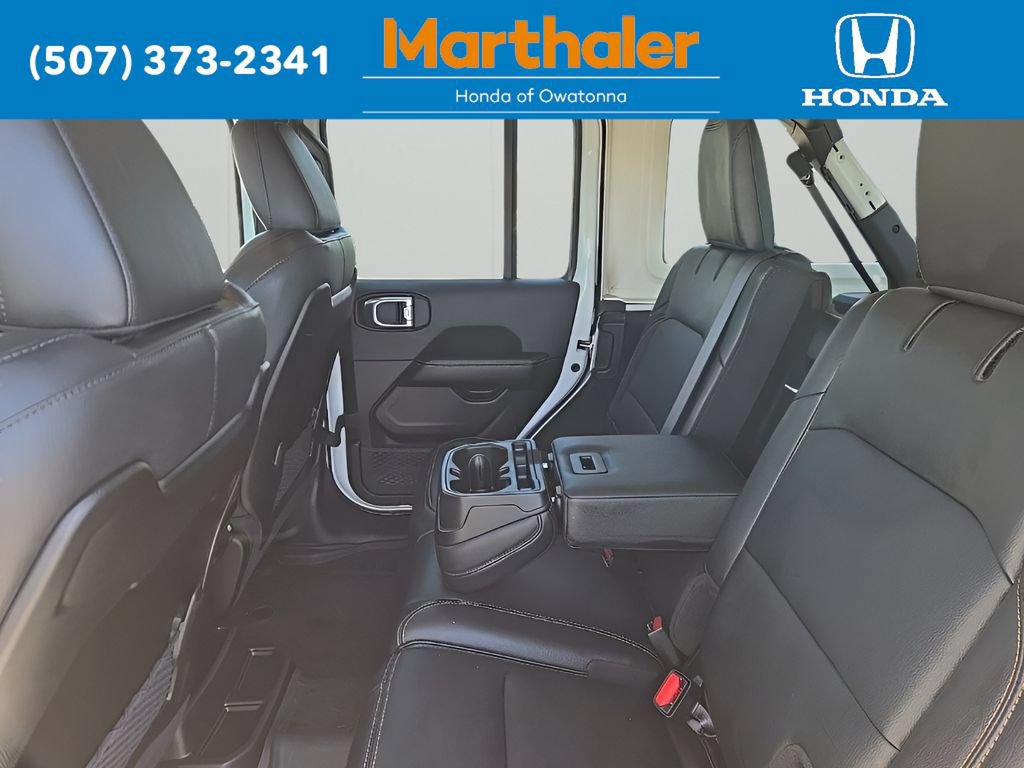 Used 2024 Jeep Wrangler Unlimited Sahara w/ Technology Group AWD/4WD image 12