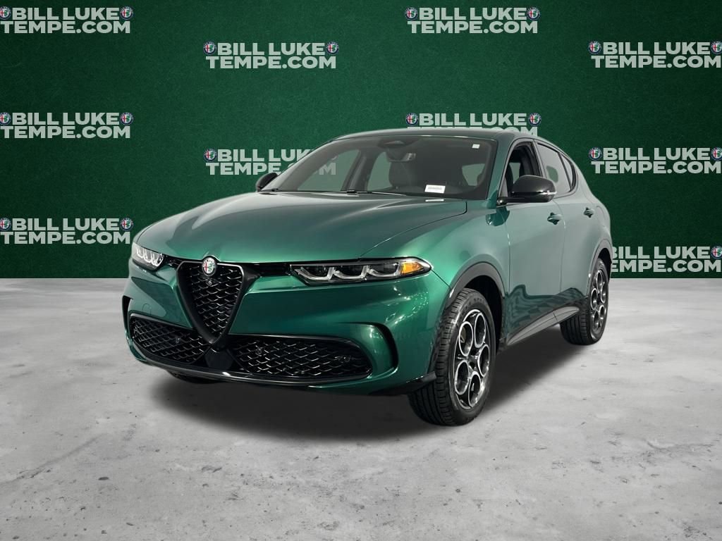 Used 2025 Alfa Romeo Tonale w/ Premium Package image 4