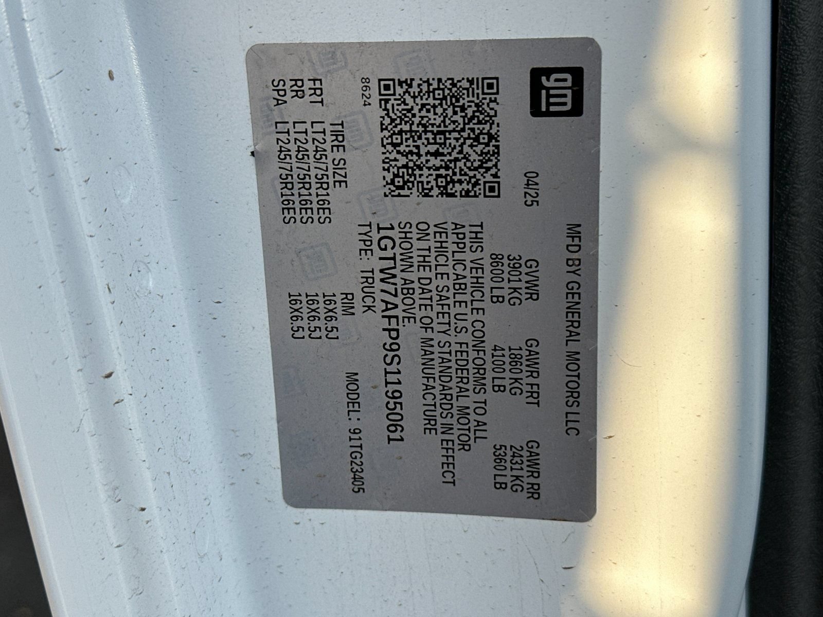 New 2025 GMC Savana 2500 w/ Driver Convenience Package RWD image 25