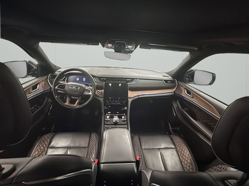 Used 2024 Jeep Grand Cherokee Summit w/ Luxury Tech Group V image 13