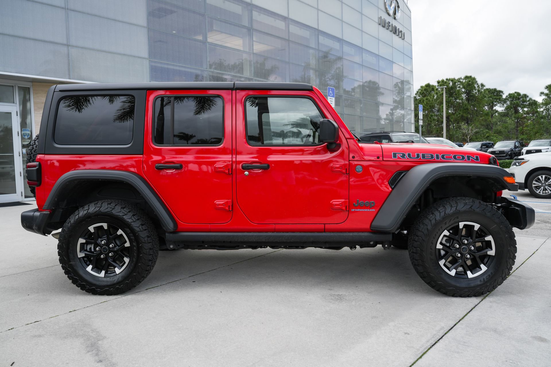 Used 2025 Jeep Wrangler Unlimited Rubicon 4xe w/ Safety Group image 10