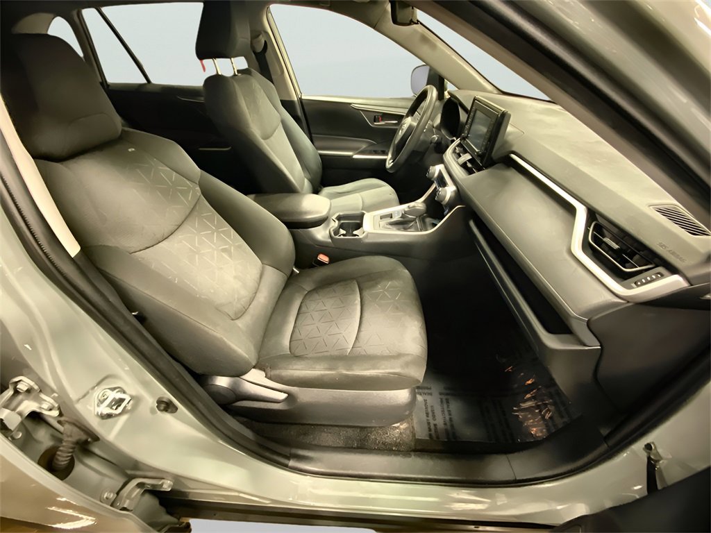 Used 2021 Toyota RAV4 XLE image 17