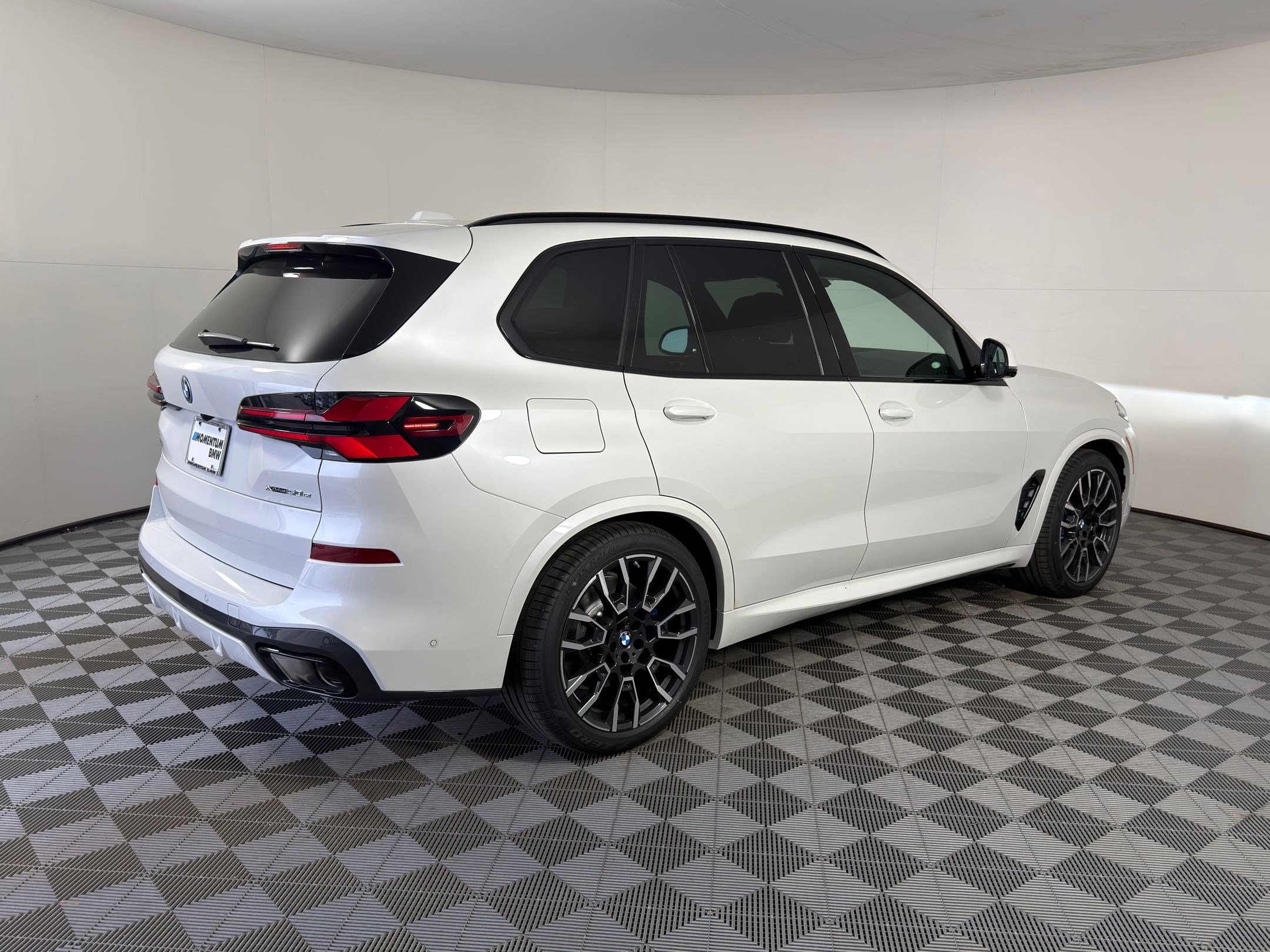 New 2026 BMW X5 xDrive50e w/ Executive Package image 9