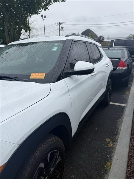 Used 2021 Chevrolet TrailBlazer LT w/ Sun and Liftgate Package AWD/4WD image 2
