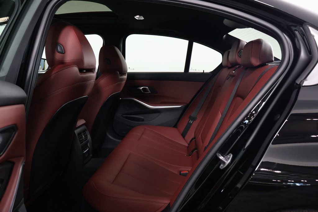 Used 2025 BMW 330i Sedan w/ Premium Package image 11