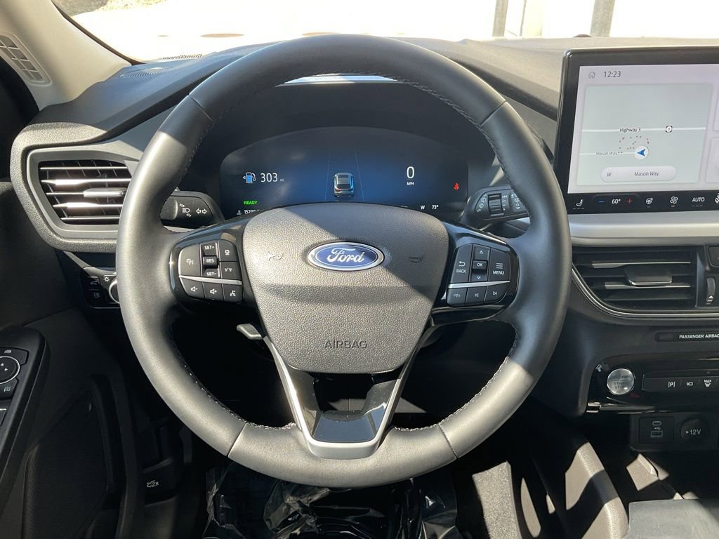 Used 2023 Ford Escape Platinum w/ Class II Trailer Tow Package image 12