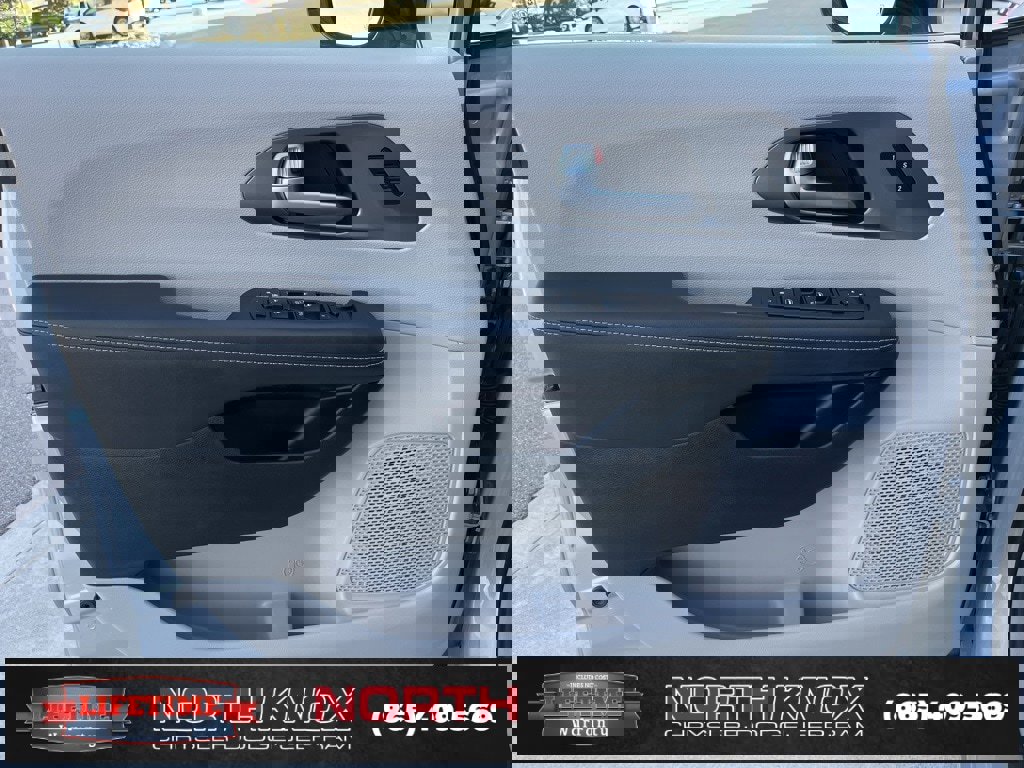 Used 2024 Chrysler Pacifica Touring-L image 5