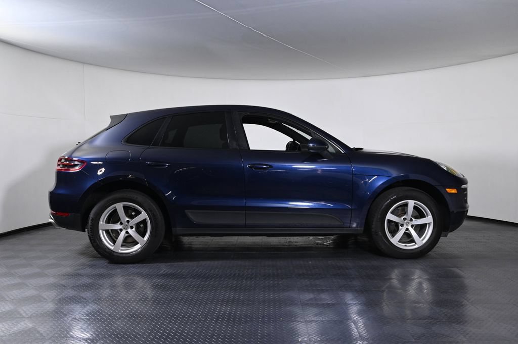 Certified 2018 Porsche Macan AWD/4WD image 8