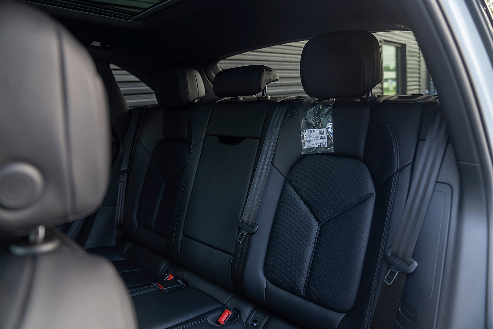 Certified 2025 Porsche Macan AWD/4WD image 21