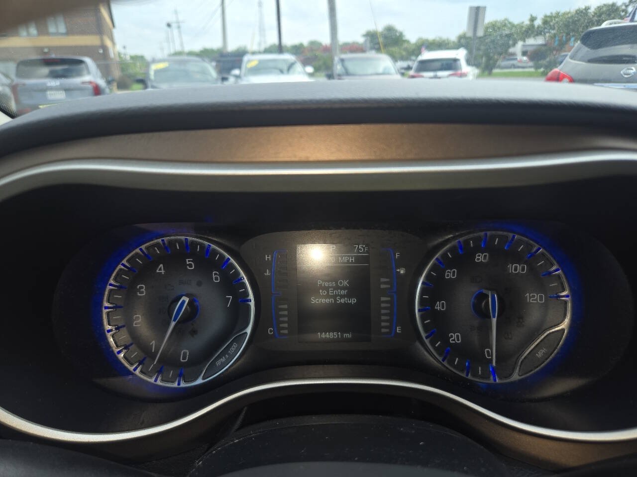 Used 2017 Chrysler Pacifica LX FWD image 49