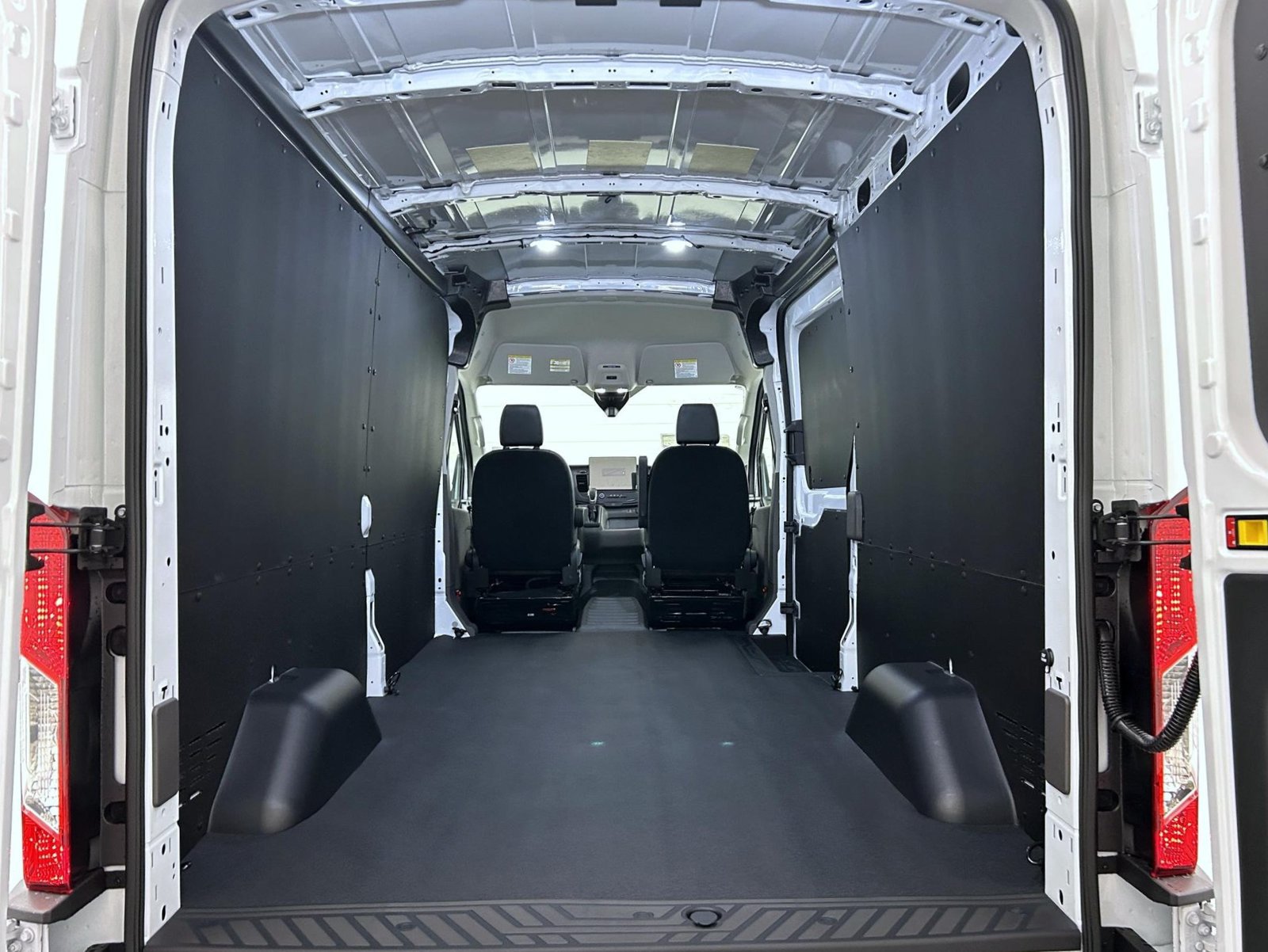 New 2027 Ford Transit 250 148 Medium Roof w/ Load Area Protection Package RWD image 18