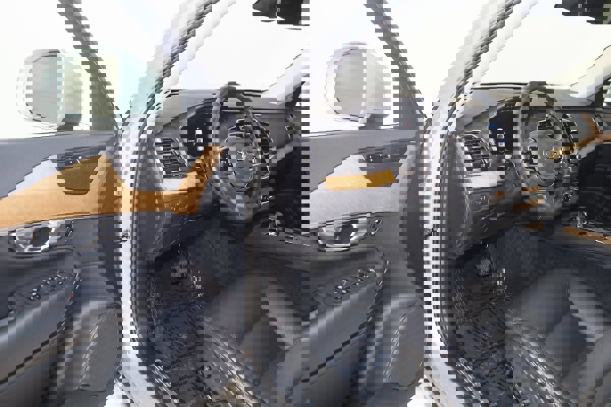 Used 2024 Volvo XC90 B5 Plus image 50