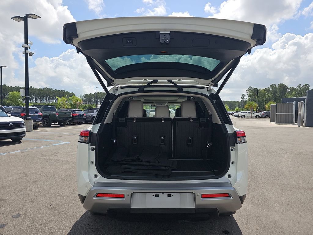 Used 2023 Nissan Pathfinder SL w/ SL Premium Package FWD image 18