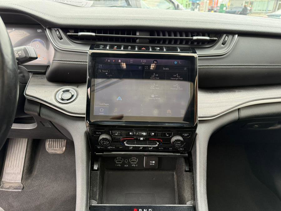Used 2021 Jeep Grand Cherokee L Limited w/ Luxury Tech Group II image 16