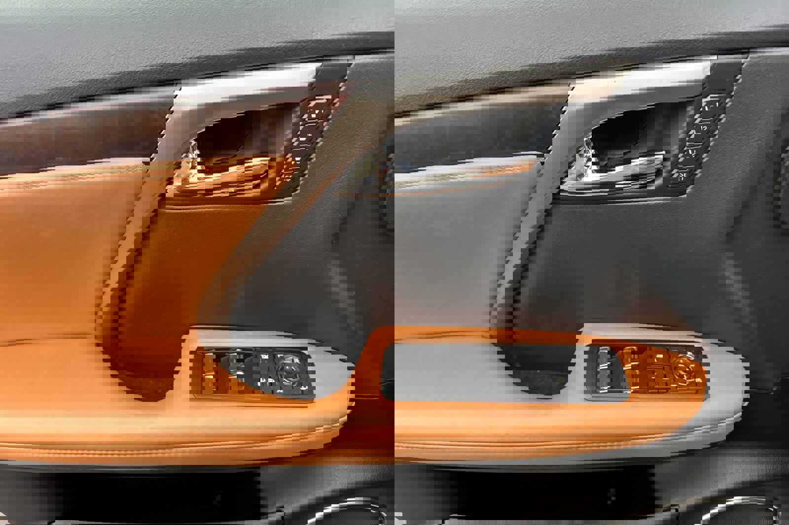 Certified 2022 Lexus RX 450h AWD w/ Premium Package image 12