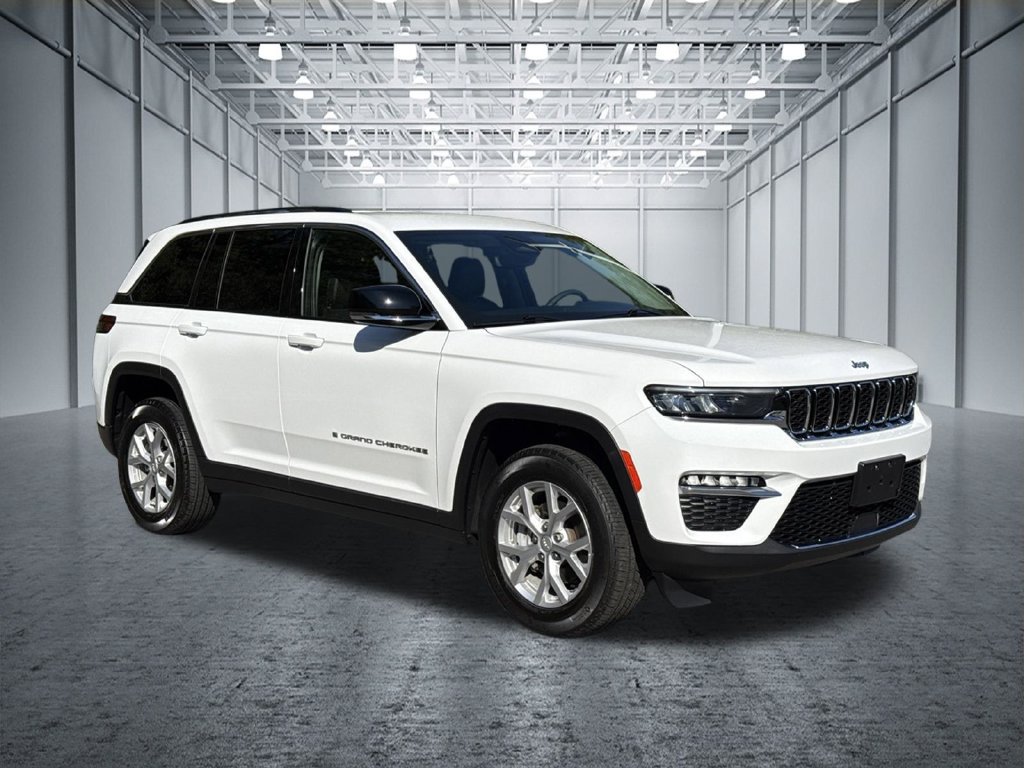 Used 2023 Jeep Grand Cherokee Limited AWD/4WD image 2