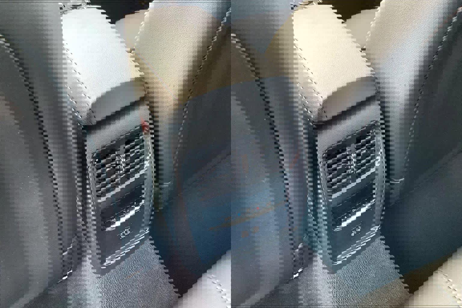 Used 2025 BMW 330i xDrive Sedan image 37