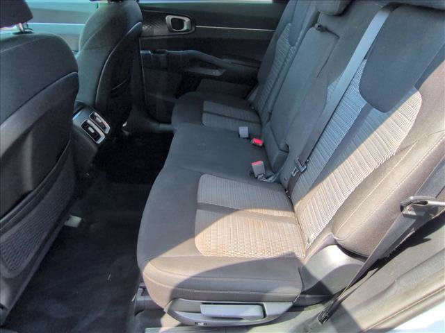 Used 2021 Kia Sorento LX FWD image 17