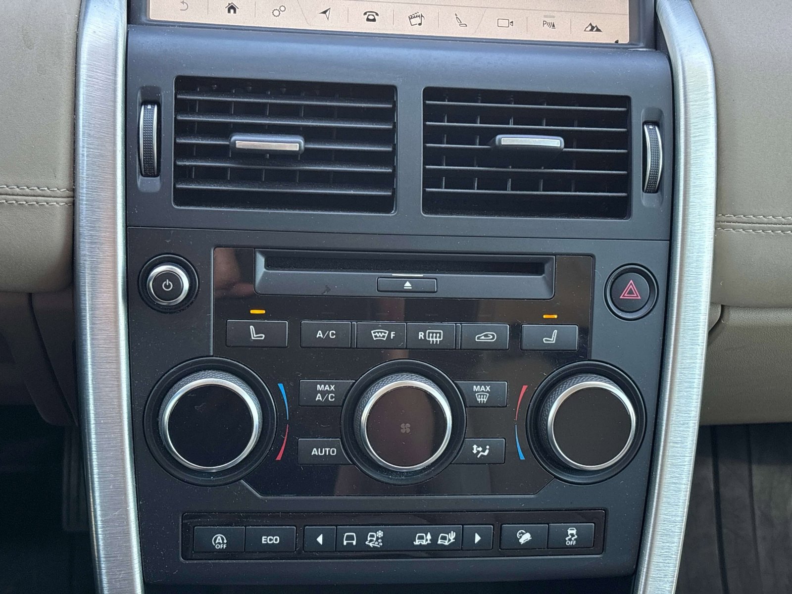 Used 2018 Land Rover Discovery Sport HSE AWD/4WD image 19