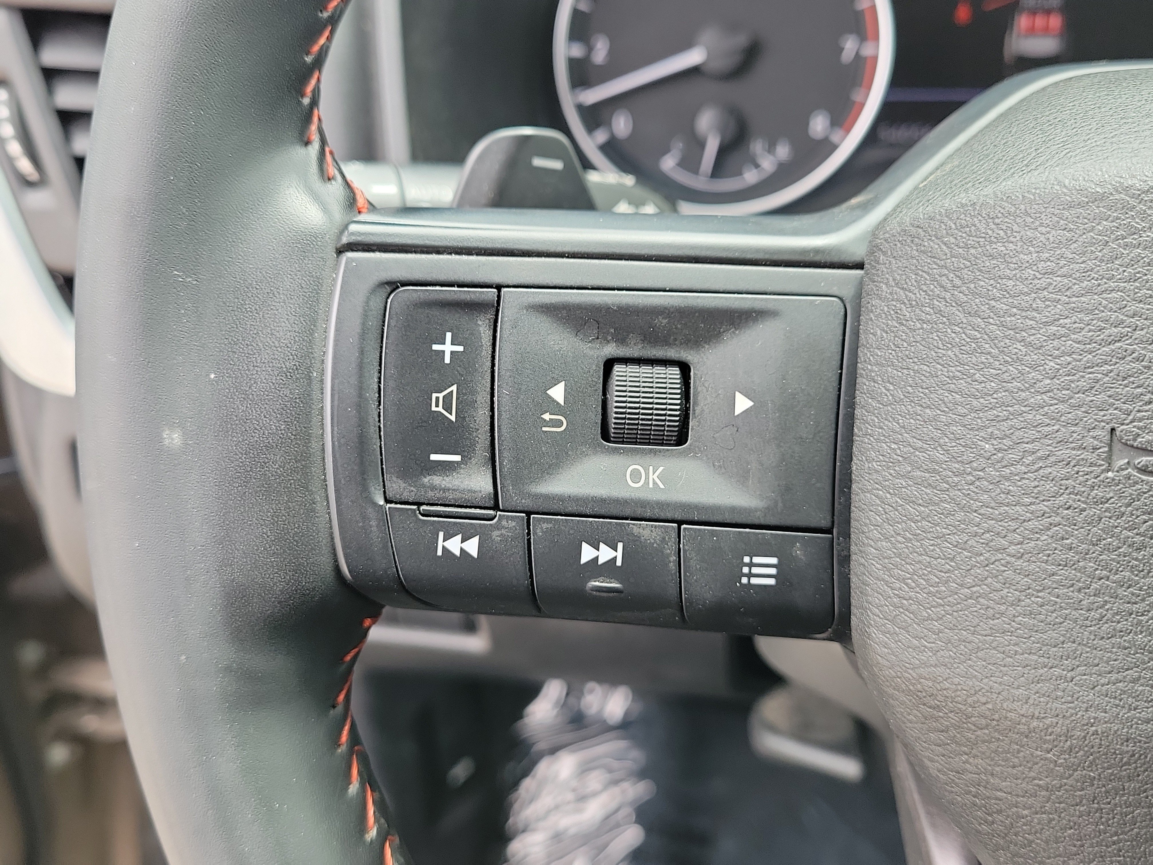 Certified 2025 Nissan Rogue SV AWD/4WD image 23