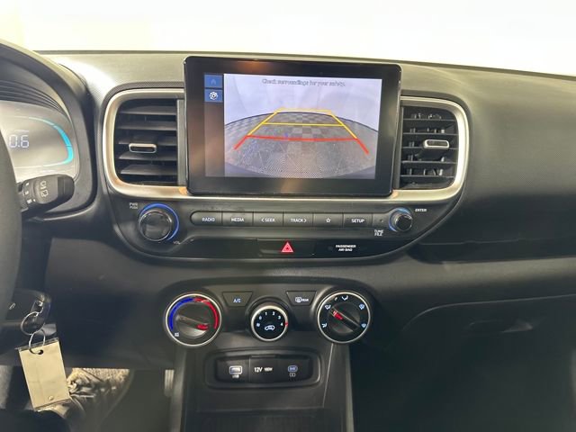 Used 2025 Hyundai Venue SE image 22