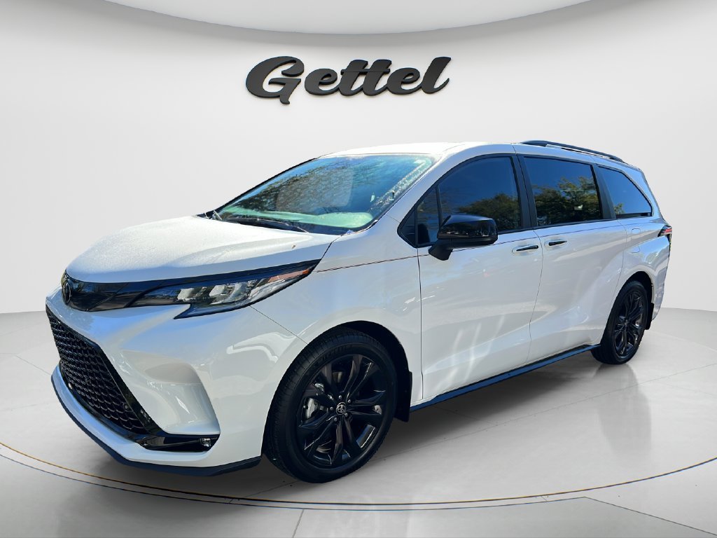 New 2026 Toyota Sienna XSE FWD image 1