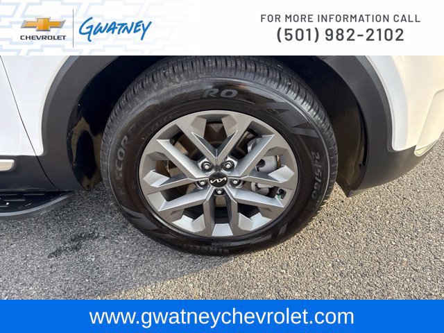 Used 2025 Kia Telluride LX FWD image 12