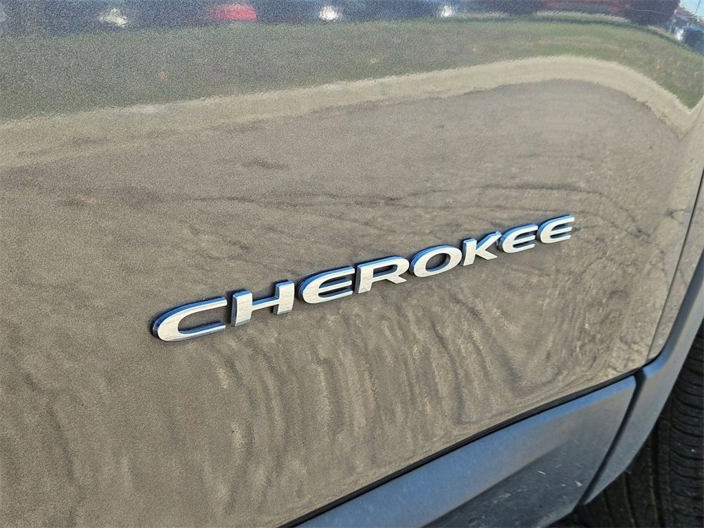 Used 2019 Jeep Cherokee Limited image 7