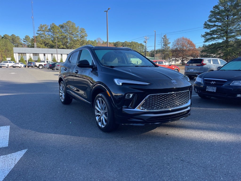 Used 2025 Buick Encore GX Avenir w/ Avenir Technology Package image 4