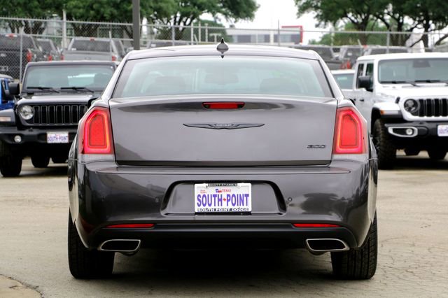Used 2023 Chrysler 300 Touring L w/ Comfort Group RWD image 6