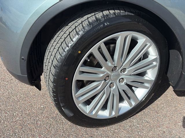Used 2017 Land Rover Discovery HSE image 4