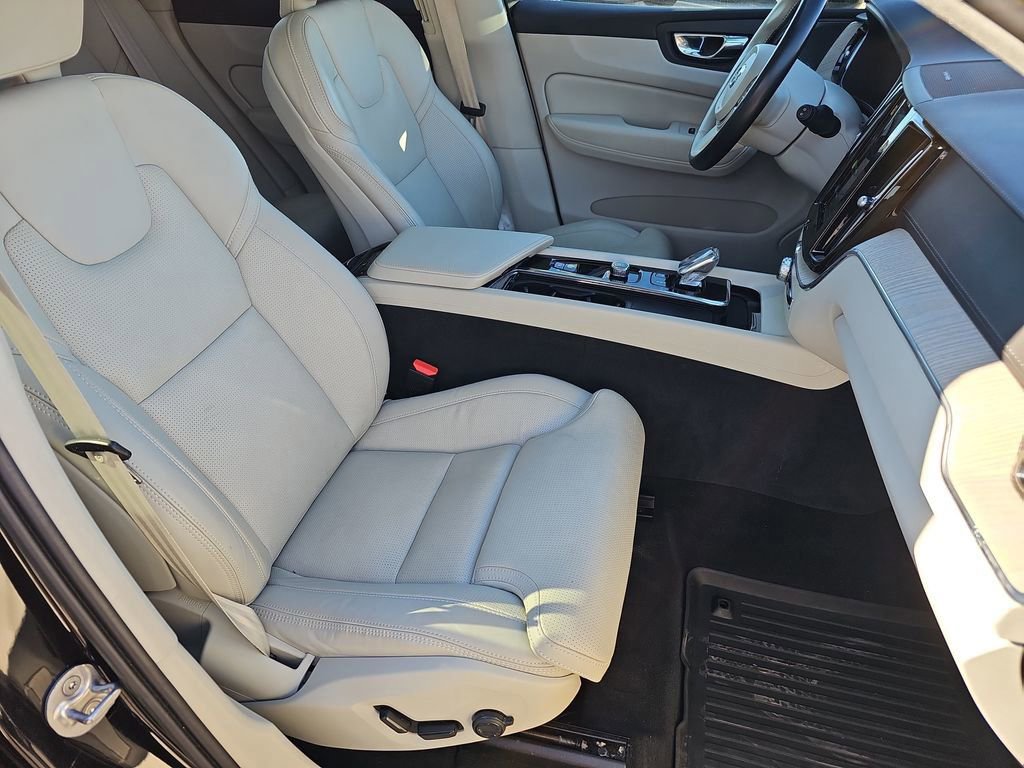 Used 2022 Volvo XC60 B5 Inscription w/ Advanced Package image 12