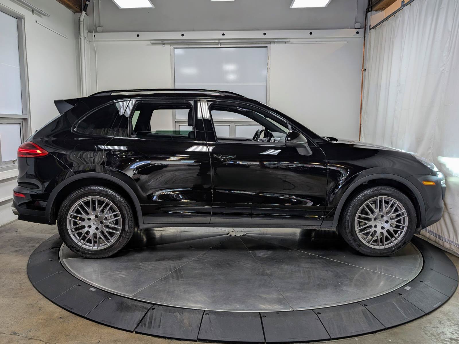 Used 2018 Porsche Cayenne S AWD/4WD image 10