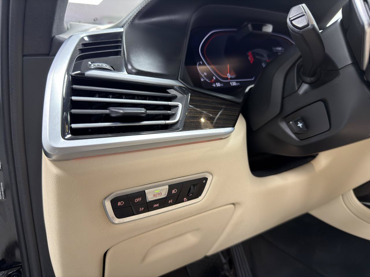 Used 2021 BMW X7 xDrive40i w/ Executive Package AWD/4WD image 16