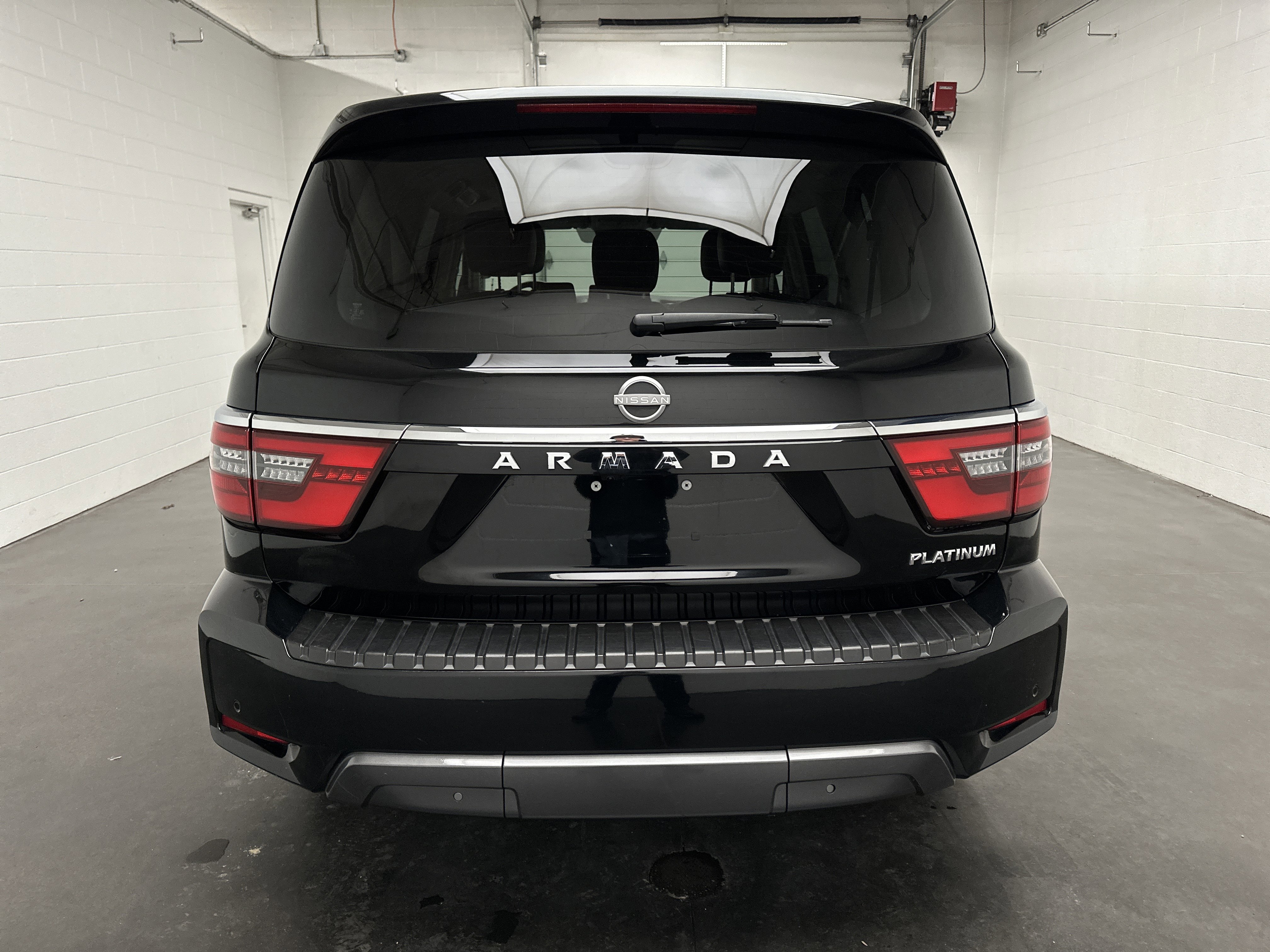 Used 2023 Nissan Armada Platinum image 9