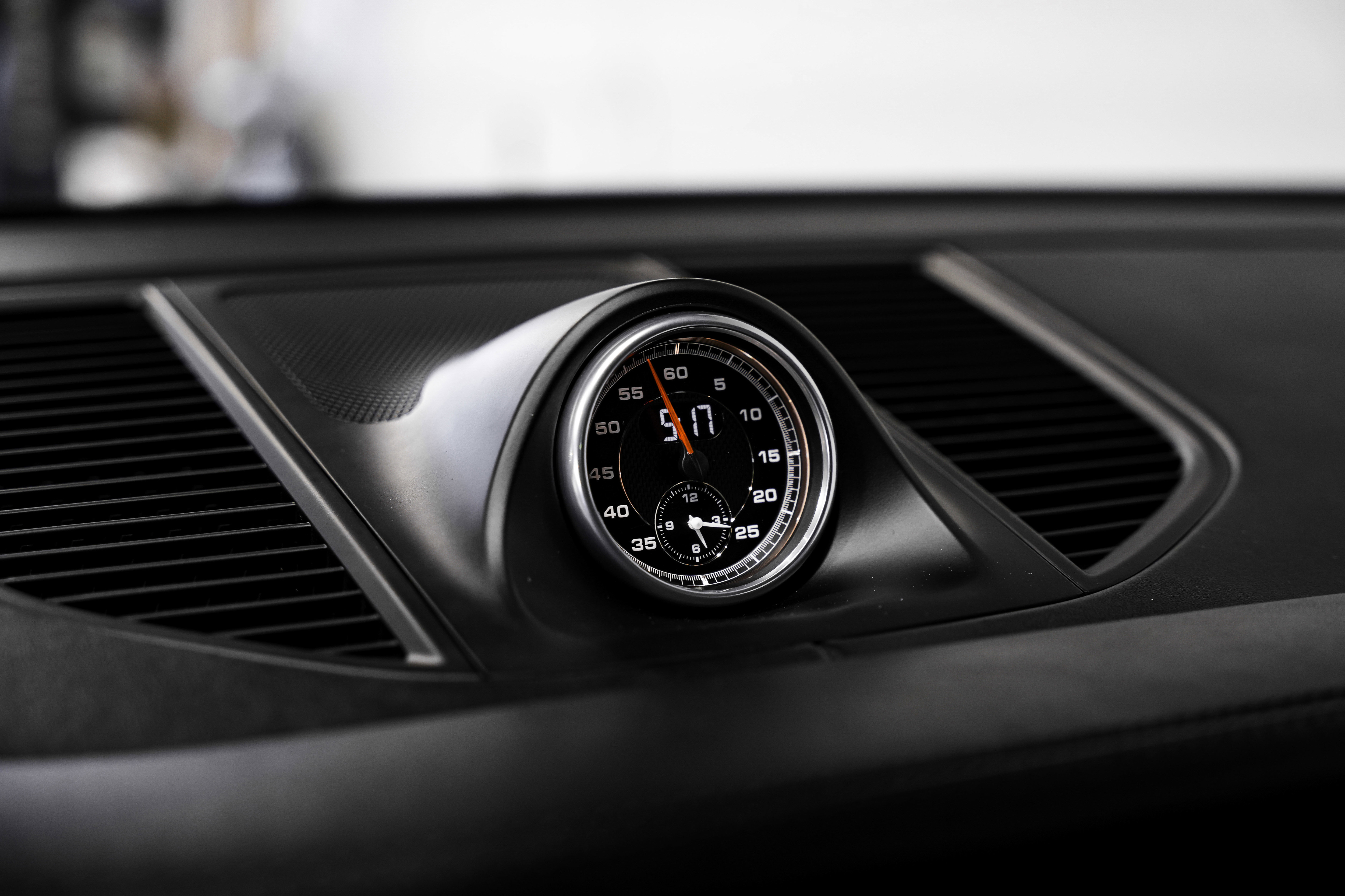 Used 2020 Porsche Macan Turbo image 12