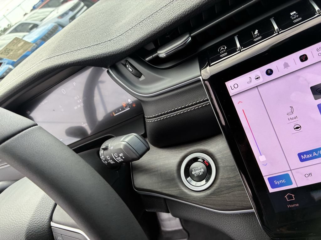 New 2025 Jeep Grand Cherokee Limited AWD/4WD image 24