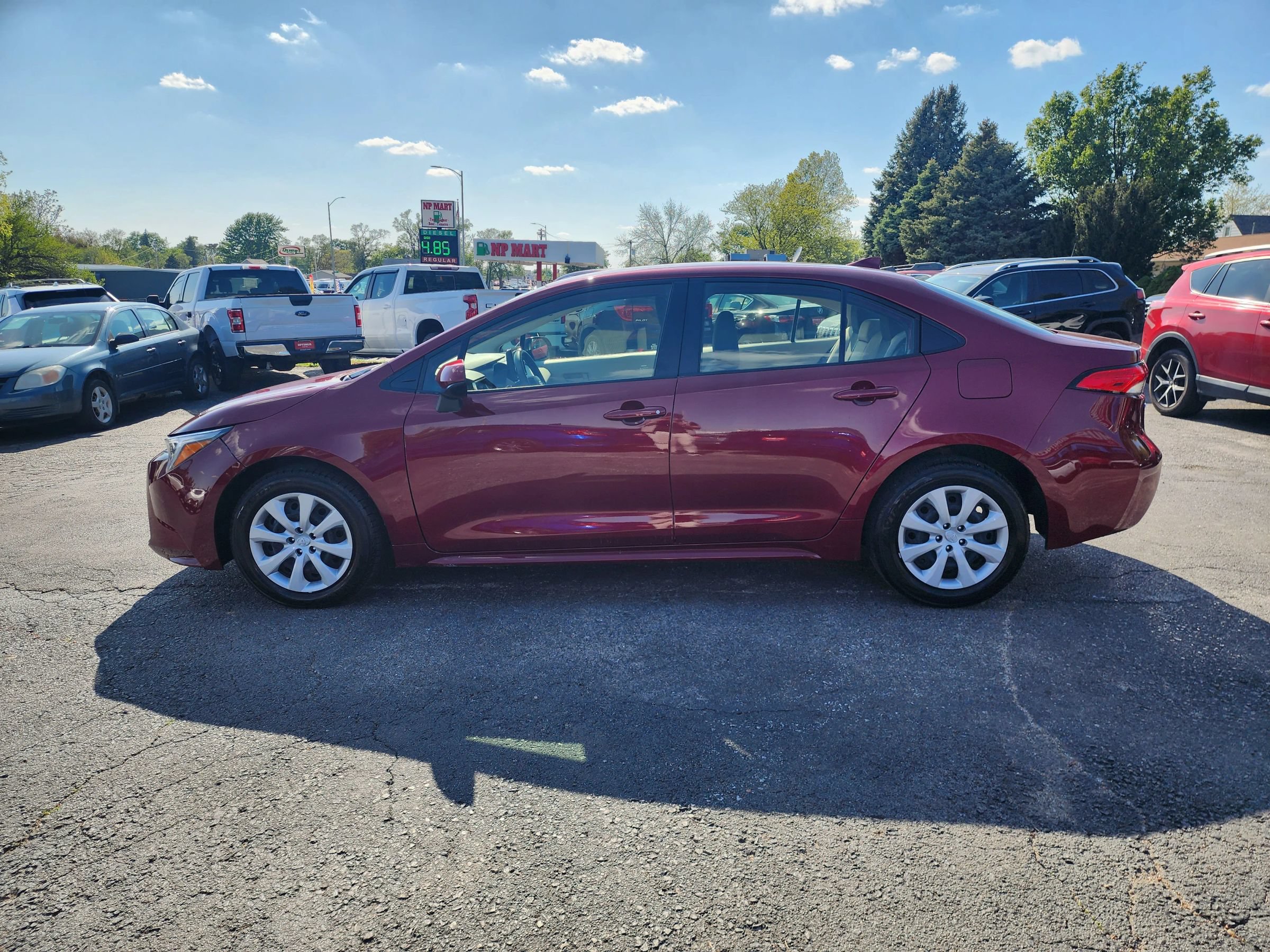 Used 2025 Toyota Corolla LE FWD image 4