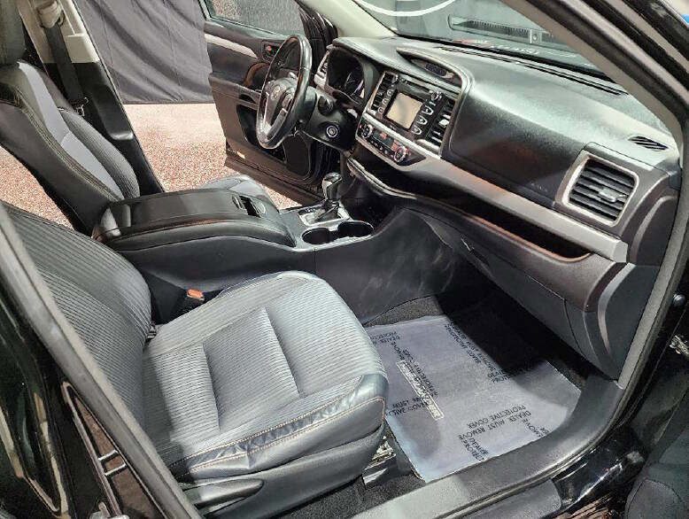 Used 2014 Toyota Highlander Plus image 12