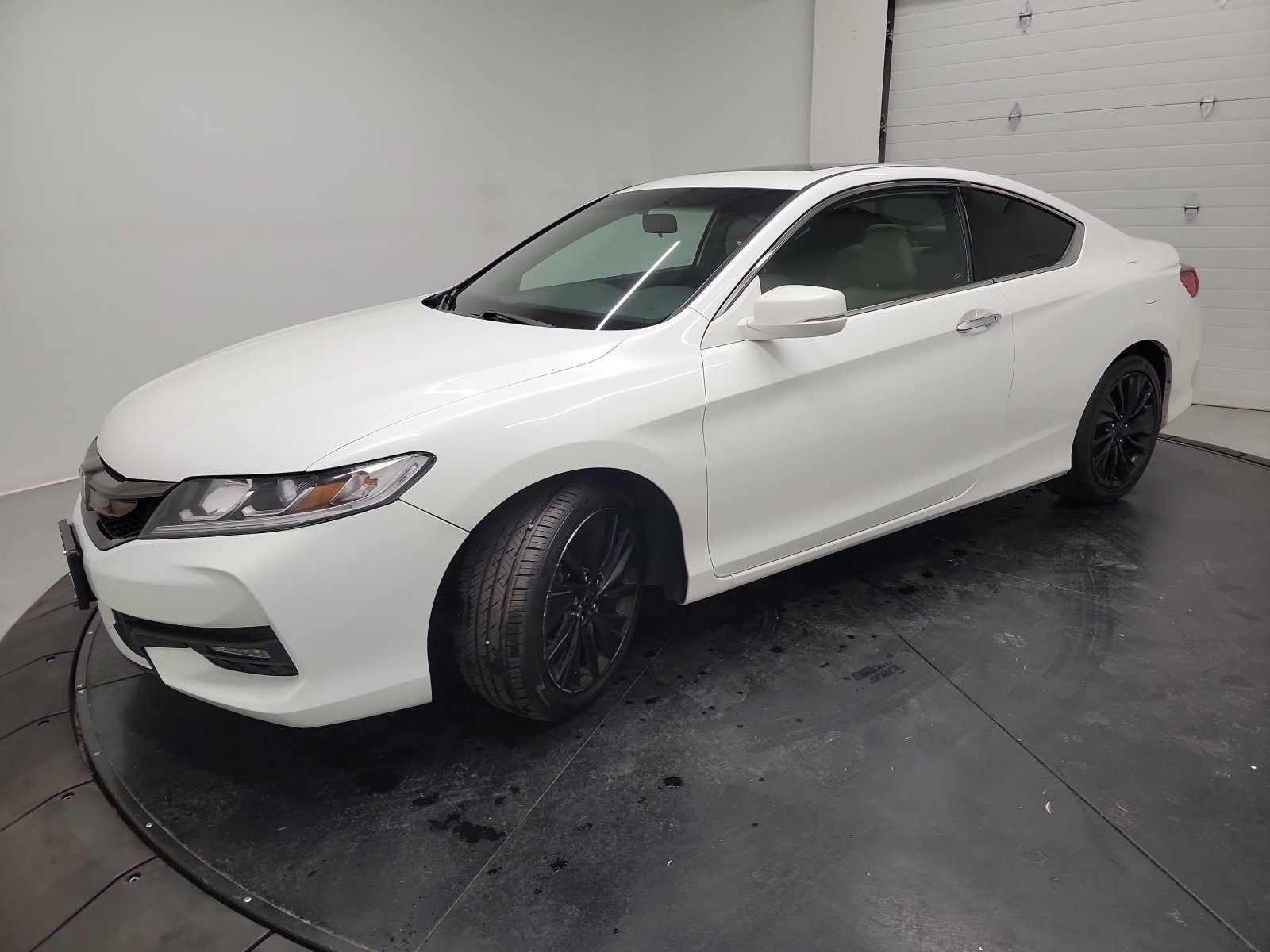 Used 2017 Honda Accord EX image 2