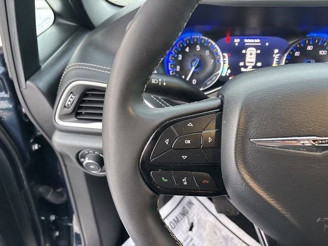 Used 2024 Chrysler Pacifica Touring image 17