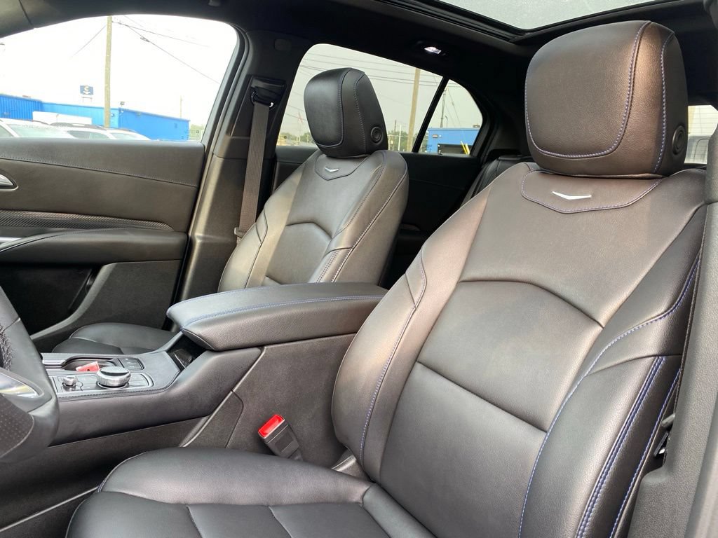 Used 2025 Cadillac XT4 Sport w/ LPO, Floor Liner Package AWD/4WD image 10