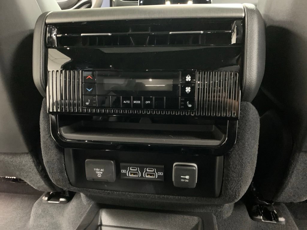 Certified 2025 Jeep Wagoneer Series II AWD/4WD image 15