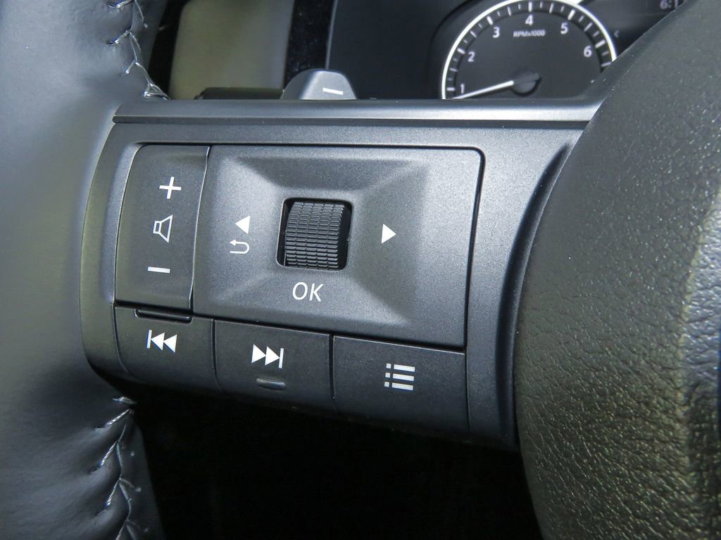 Certified 2025 Nissan Pathfinder SV image 19