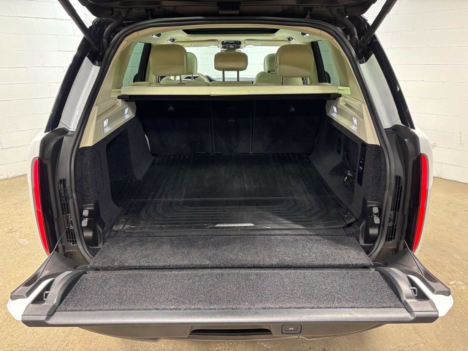 Used 2023 Land Rover Range Rover SE image 42