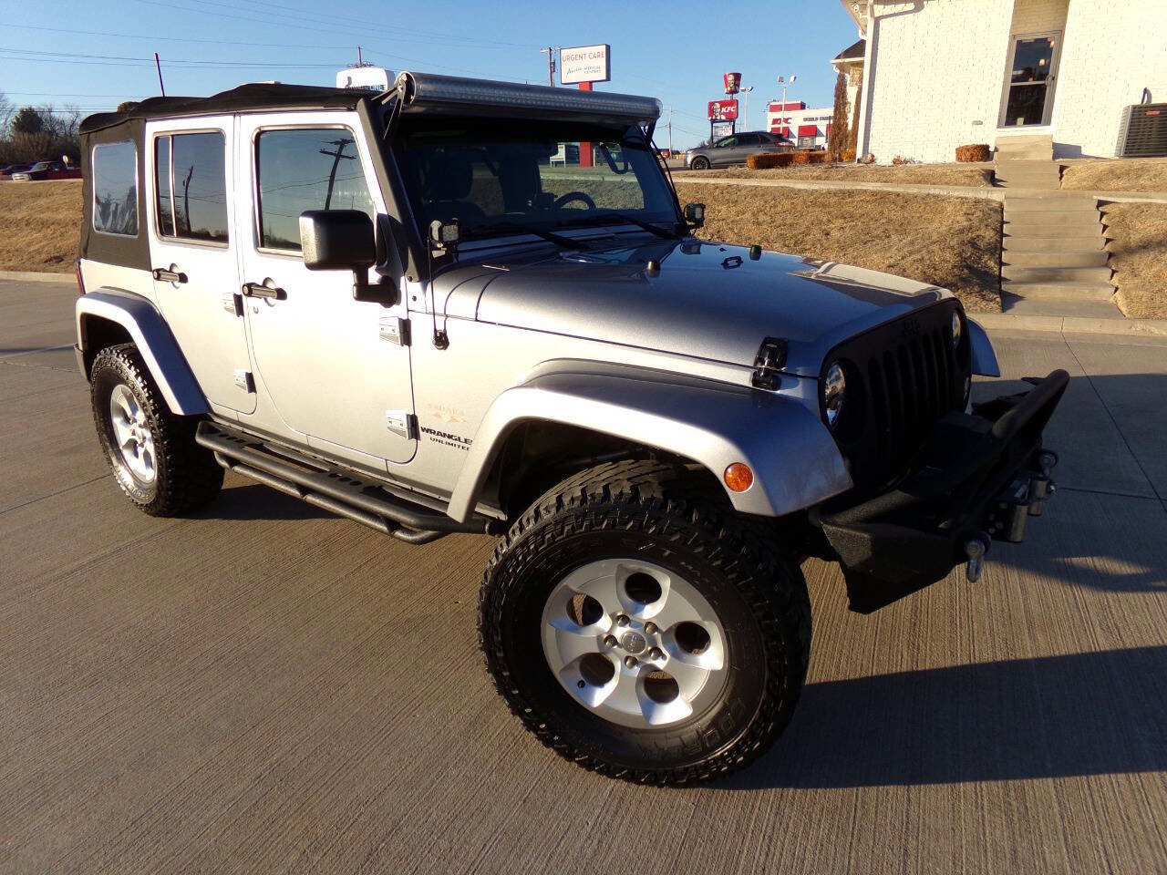 Used 2015 Jeep Wrangler Unlimited Sahara w/ Connectivity Group image 14