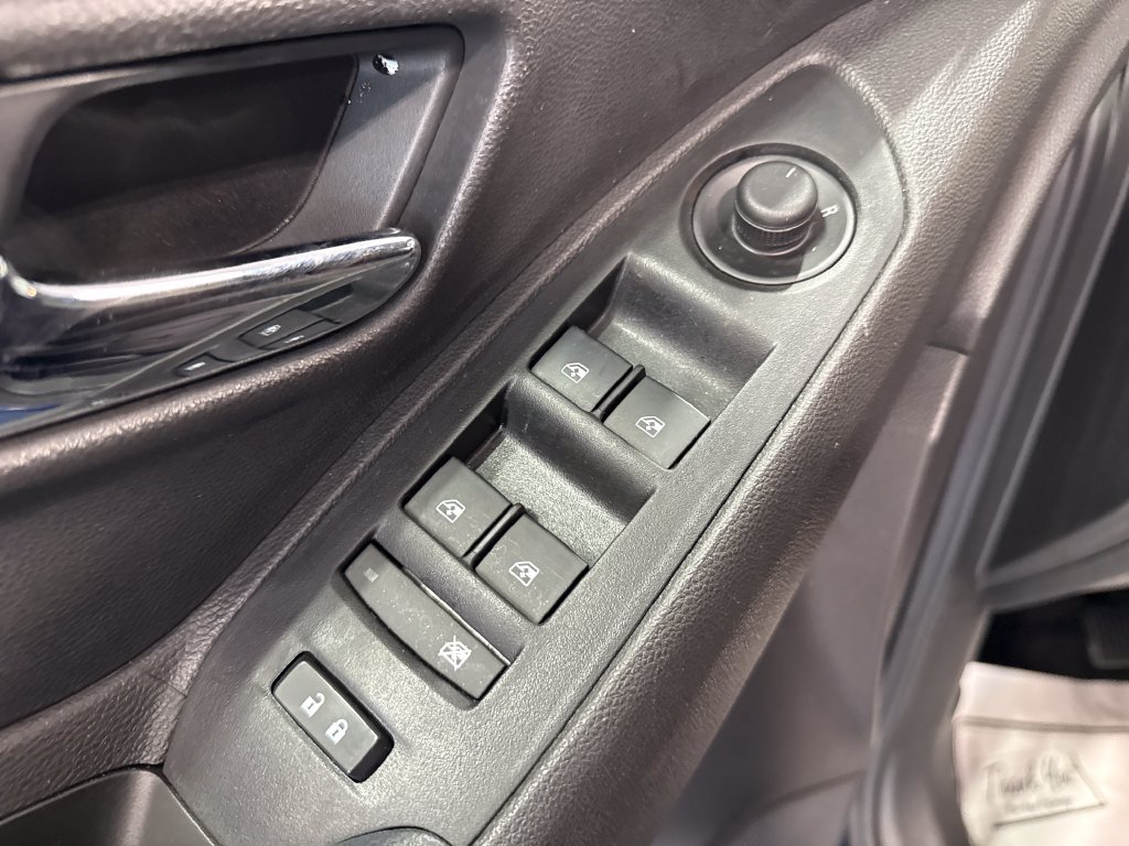 Used 2020 Chevrolet Trax LT FWD image 28
